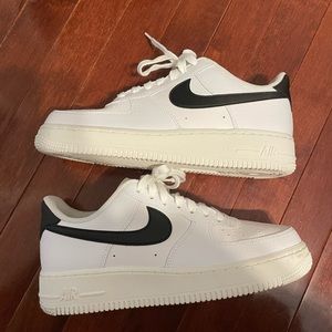 Women’s Air Force 1 ‘07 “black white” size 8.5
